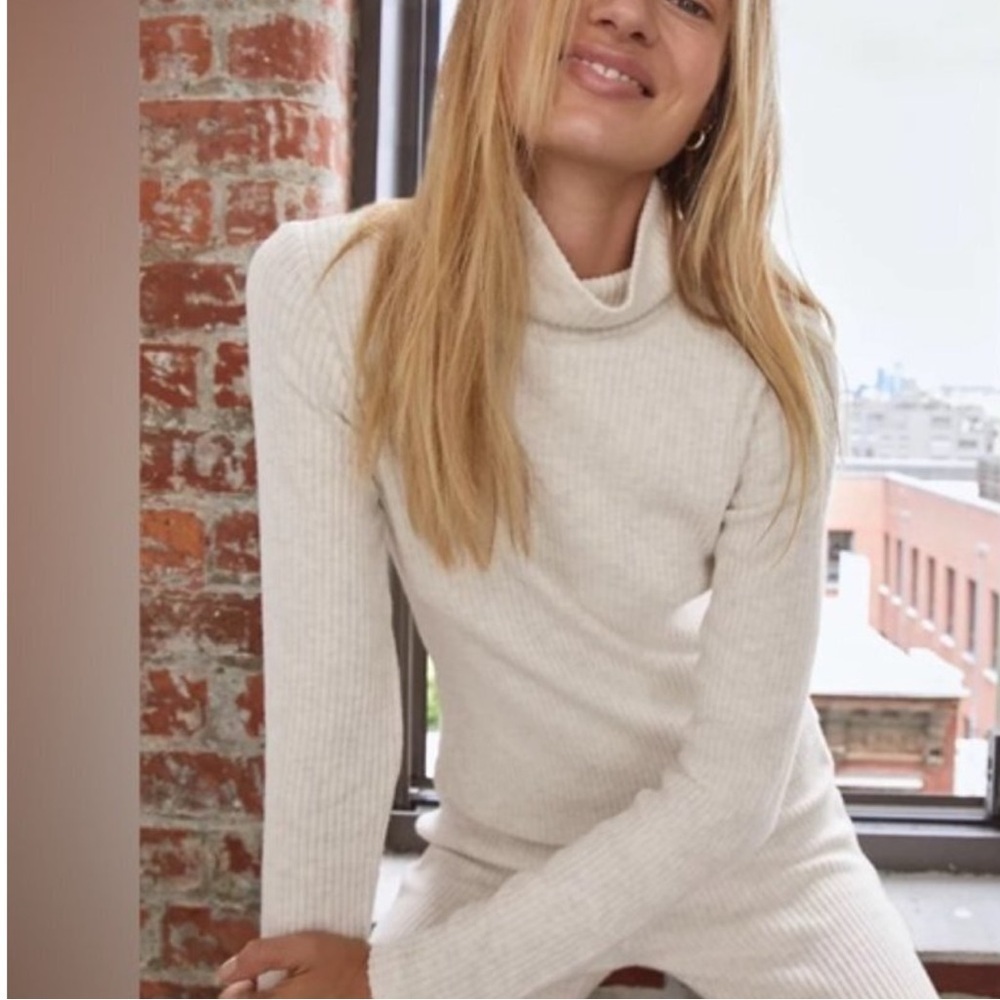 Aritzia Babaton Traverse Turtleneck Ribbed Sweater Cream Size Small